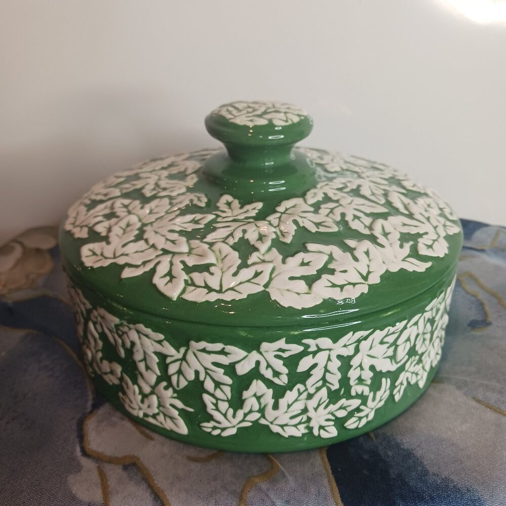 Holland Mold Covered Leaf Dish